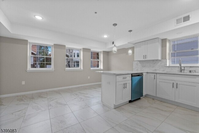 Foto del edificio - 24 Garibaldi Ave