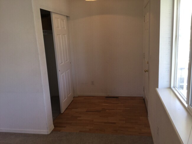Building Photo - Bring the Dog, SW Old Mill Area 3 Bdrm, 2 ...