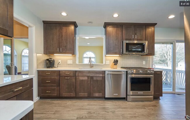 Building Photo - 5600 Helmsdale Ln