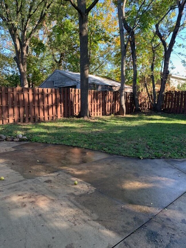 Foto del edificio - 2 Bedroom 1 Bathroom Single Family on Doub...