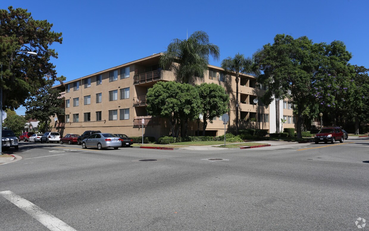Building Photo - Jackson Apartments