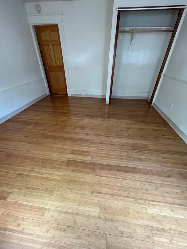 Foto del edificio - 2 Bedroom 1 Bathroom Apartment