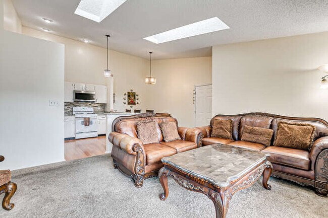 Building Photo - 450 Northam Dr