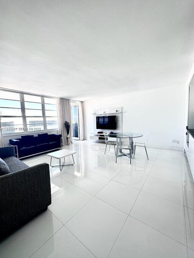 Building Photo - 100 Lincoln Rd