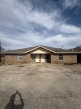 Building Photo - 201 E Godley Ave