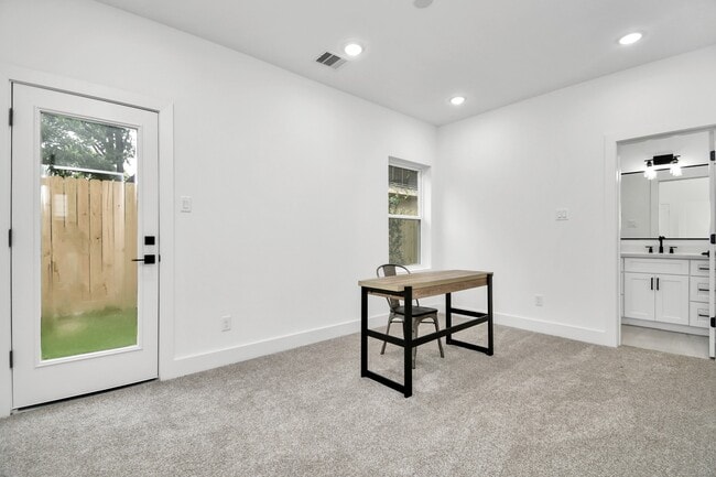 Building Photo - 4804 Elysian St