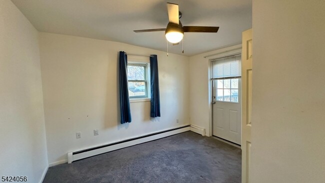 Building Photo - 529 Valley Rd