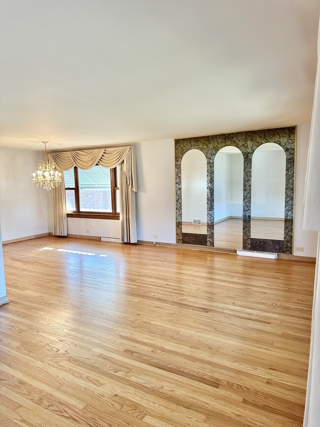 Building Photo - 4553 N Osage Ave