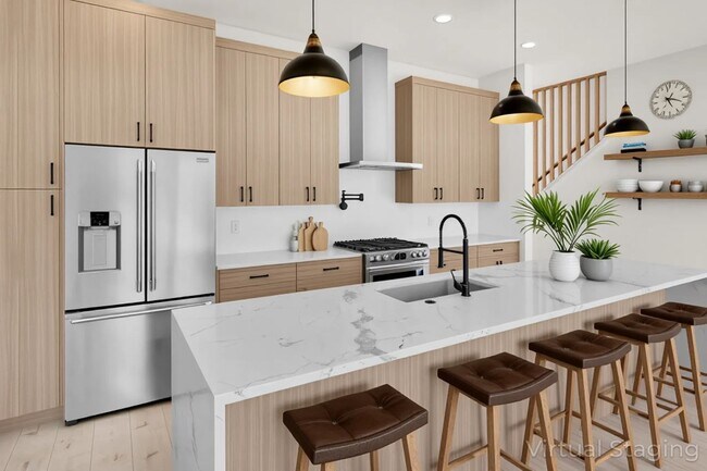 Foto del edificio - NEW LUXURY TOWNHOME- Private Backyard Oasi...