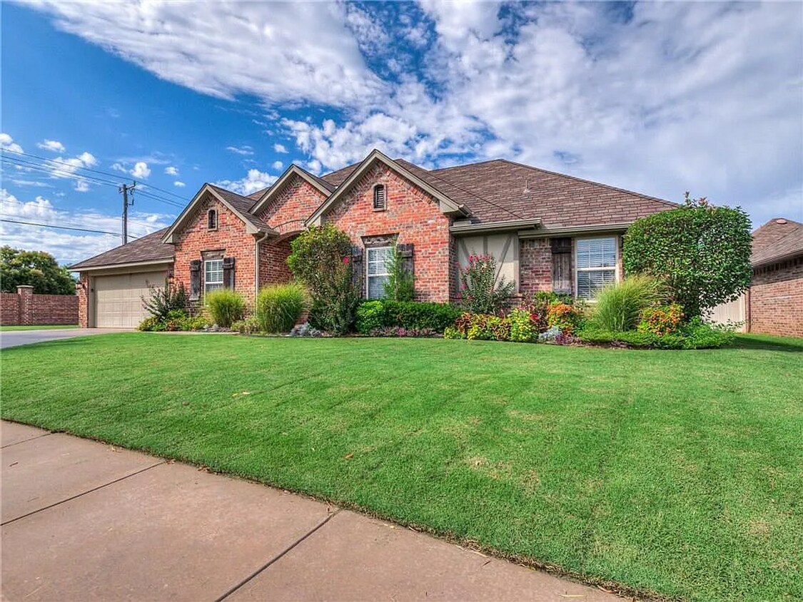 Foto principal - Gorgeous 3 bed, 2 bath home in NW OKC/Edmo...