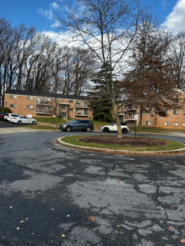 10500 Weymouth St Unit 3, Bethesda, MD 20814 Condo for Rent in