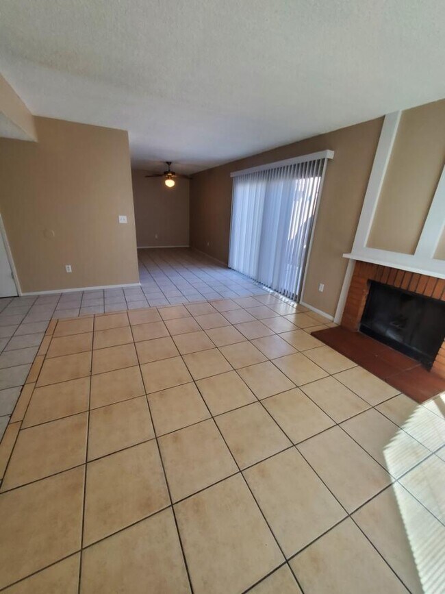 Building Photo - 8118 N 33rd Dr