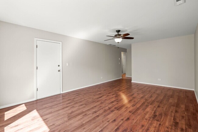 Foto del edificio - 519 Hillside Dr