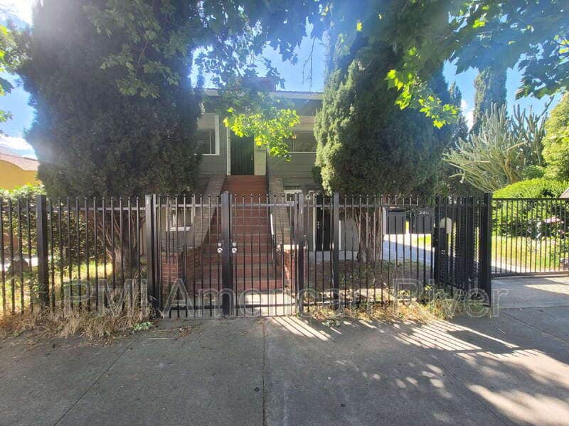 Primary Photo - 218 5th St