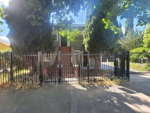 Building Photo - 218 5th St