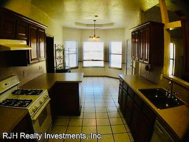 Building Photo - 621 Gyrfalcon Dr