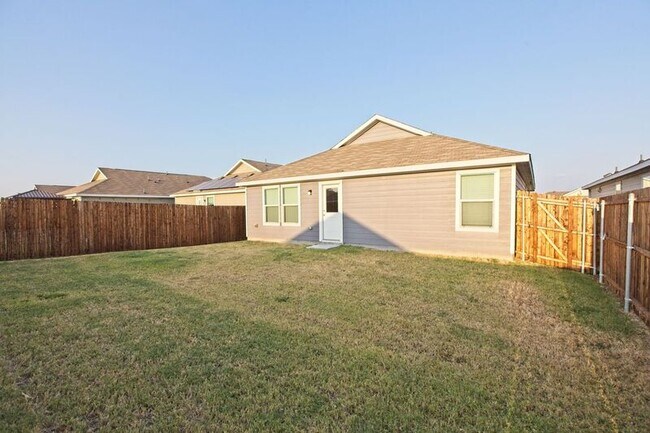 Foto del edificio - 5324 Lavender Dr