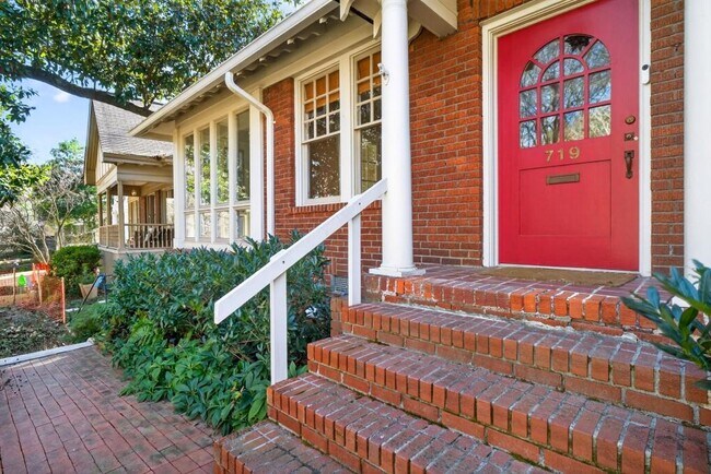 Foto del edificio - 719 Elkmont Dr NE