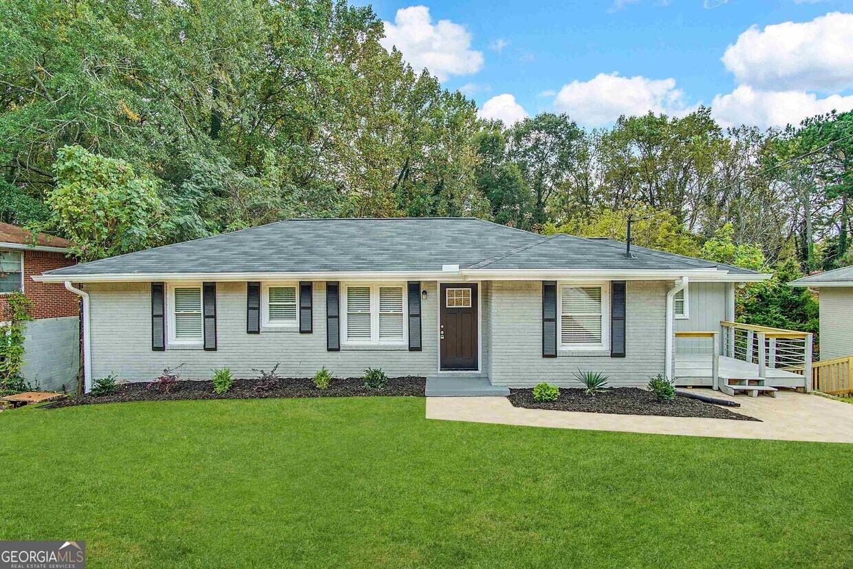 Primary Photo - 1662 Flintwood Dr SE