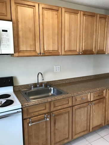 Kitchen - 771 Savin Ave
