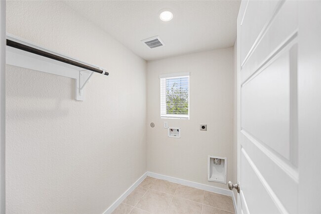 Foto del edificio - 7103 Blue Oak Dr