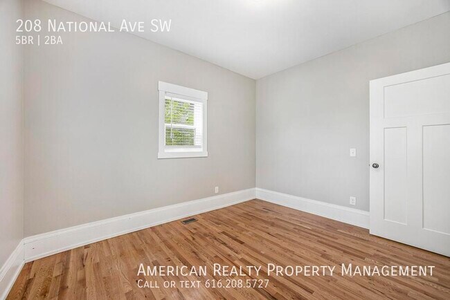 Building Photo - 208 National Ave SW