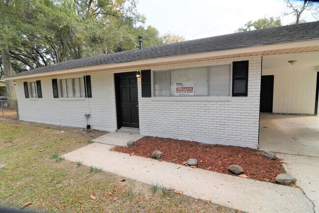 Foto del edificio - Newly Renovated!  3 bedroom, 1 bath home off Baker Blvd with easy access to Plank