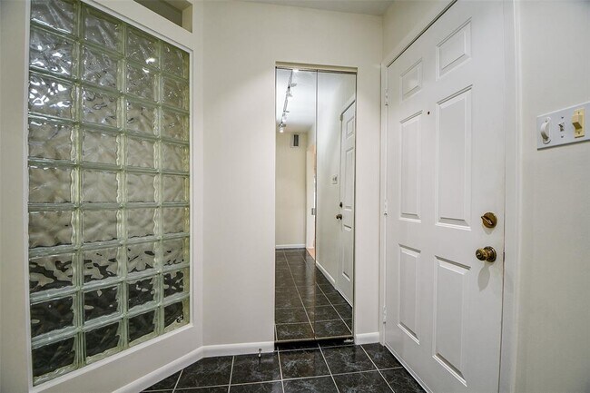 Building Photo - 5502 Dumfries Dr