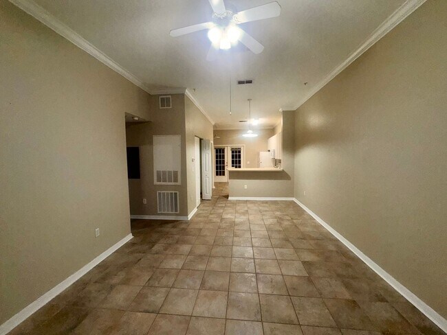 Foto del edificio - 2 Bedroom 2 Bath Corner Unit Ground Floor ...