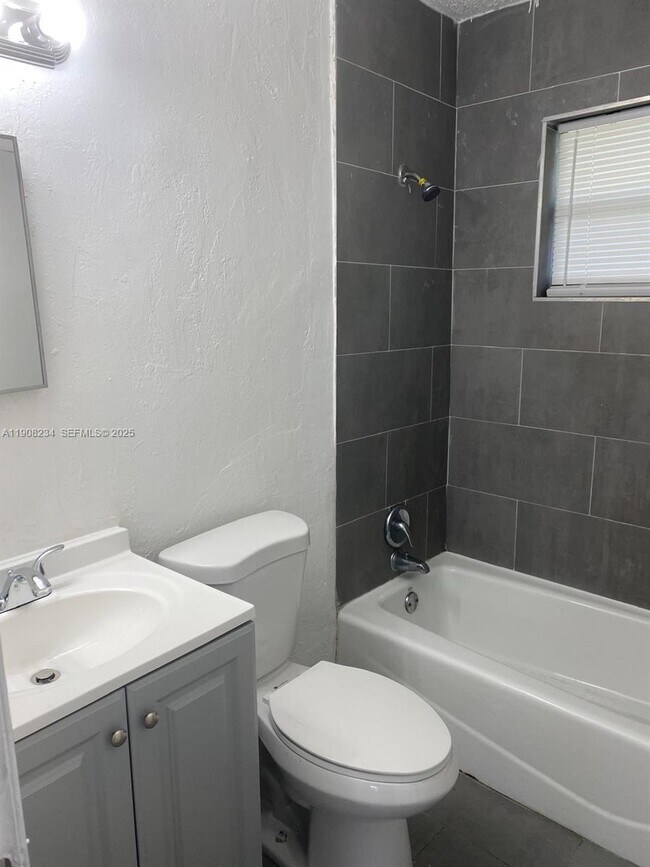 Foto del edificio - 2861 NW 15th Ct