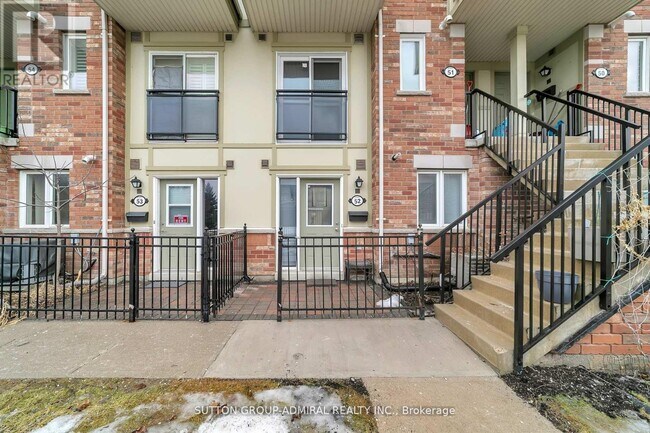 Photo du bâtiment - 2265 Bur Oak Ave