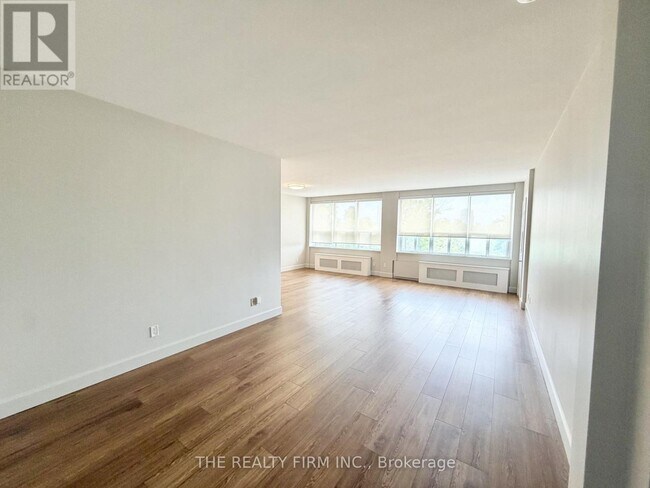 Building Photo - 10 Beechwood Pl