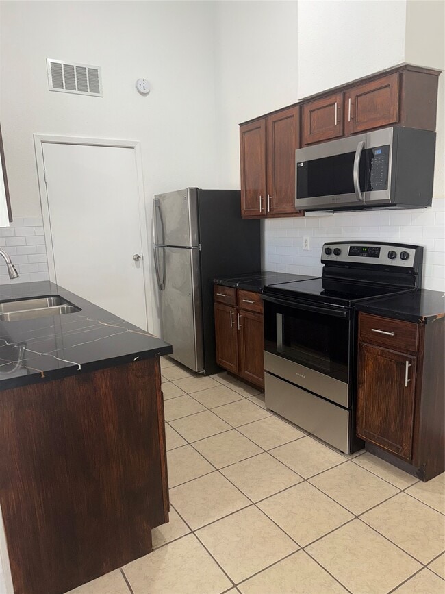 Building Photo - 11008 Misty Summit Dr