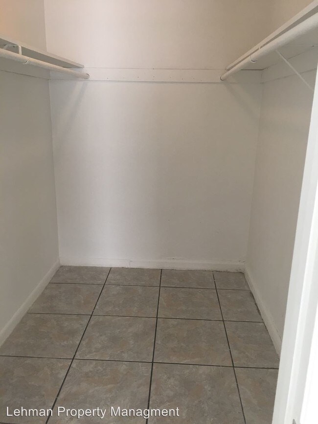 Foto del edificio - 611 NW 177th St
