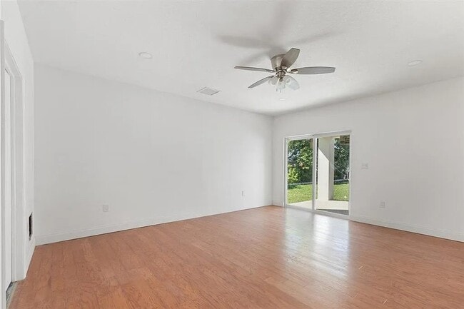 Foto del edificio - 2908 NW 8th Ct