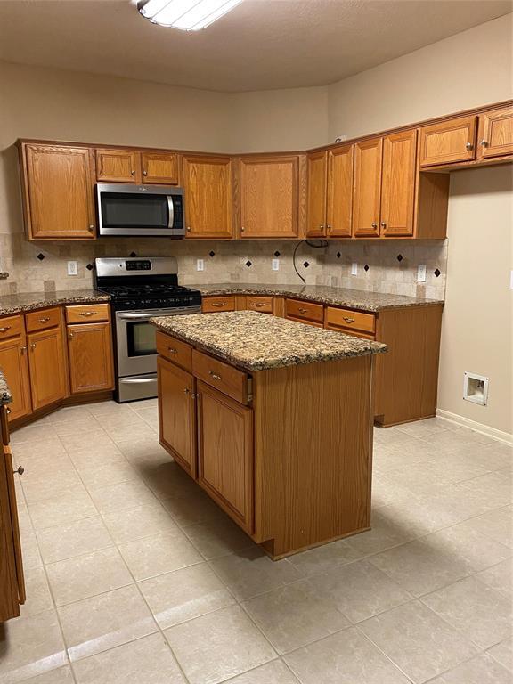 Building Photo - 2114 Winding Hollow Dr