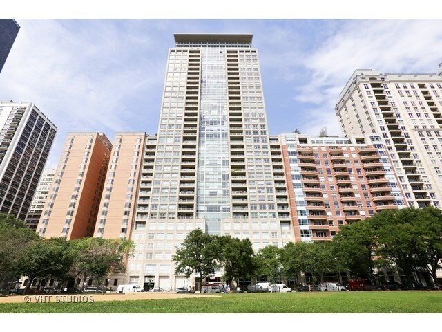 Foto del edificio - 250 E Pearson St