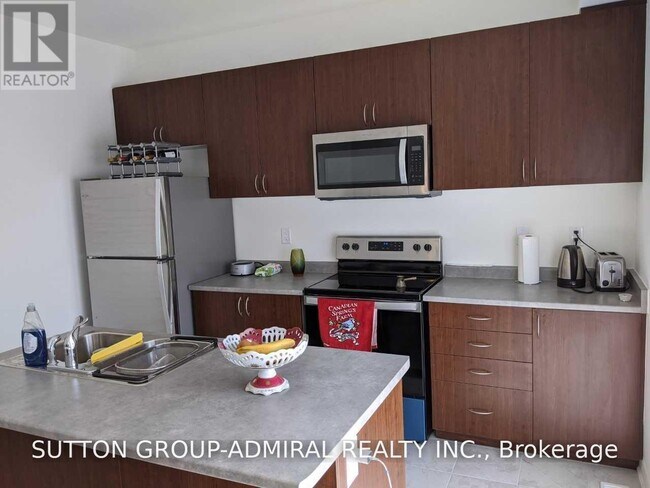 Building Photo - 31 Sandhill Crane Dr