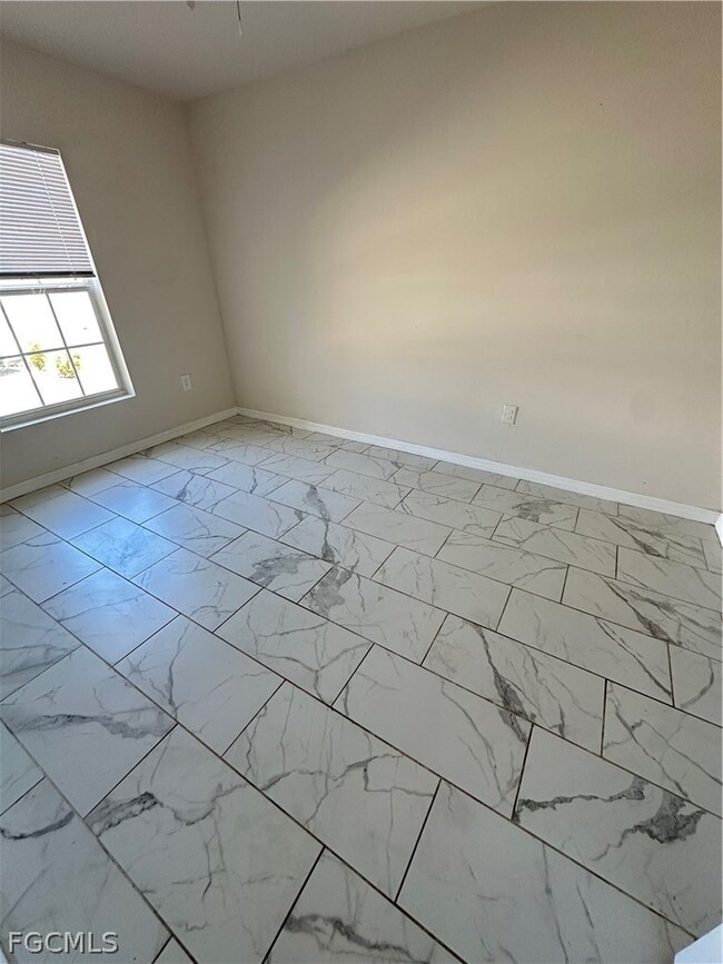 Building Photo - 252 SW 3rd St