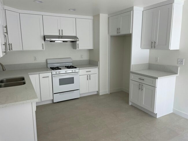 Building Photo - 8072 Constantine Dr
