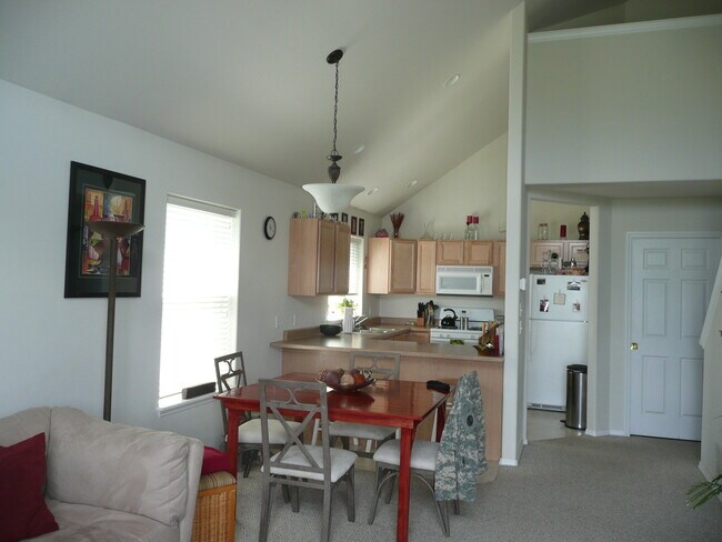 Kitchen dining - 4037 Diamond St