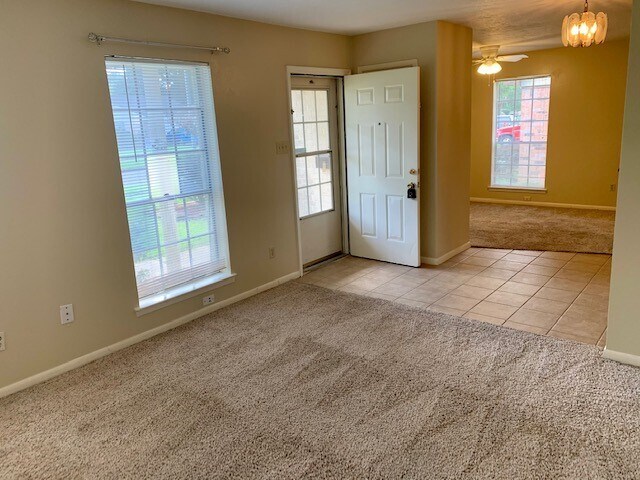 Foto del edificio - 16215 Rill Ln