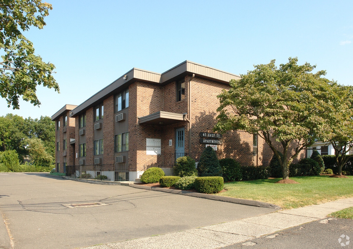 65 East St, Plainville, CT 06062 Apartments in Plainville, CT