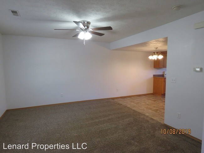 Building Photo - 721-727 Kings Carriage Rd