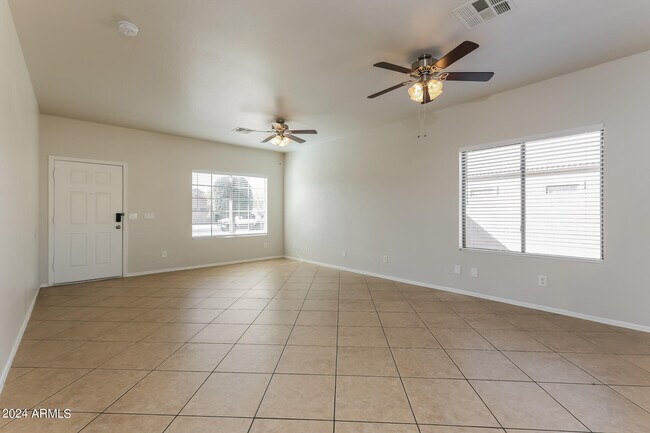 Foto del edificio - 9406 W Raymond St