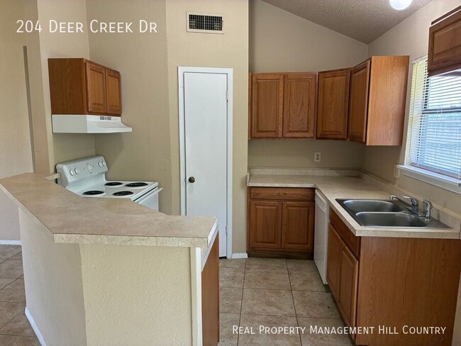 Building Photo - 204 Deer Creek