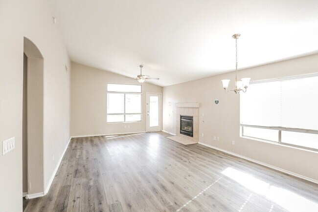 Foto del edificio - 13324 W Maui Ln