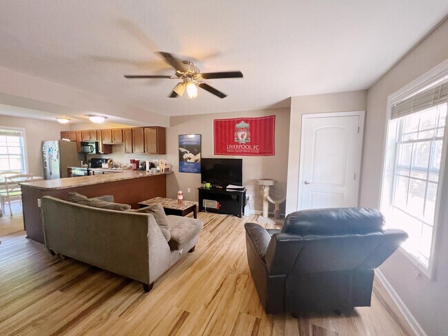 Foto del edificio - 1250 W Adams Hill Cir