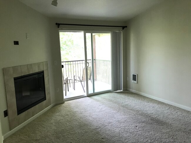 Gran sala de estar - 730 NW 185th Ave