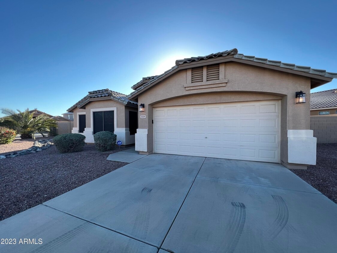 Primary Photo - 30091 N Maravilla Dr